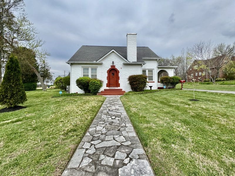 This image is by Powell Auction & Realty.